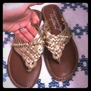 American Eagle Gold woven leather flip flop Size 8